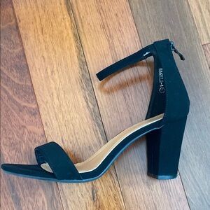 Elegant Black Heeled Sandals